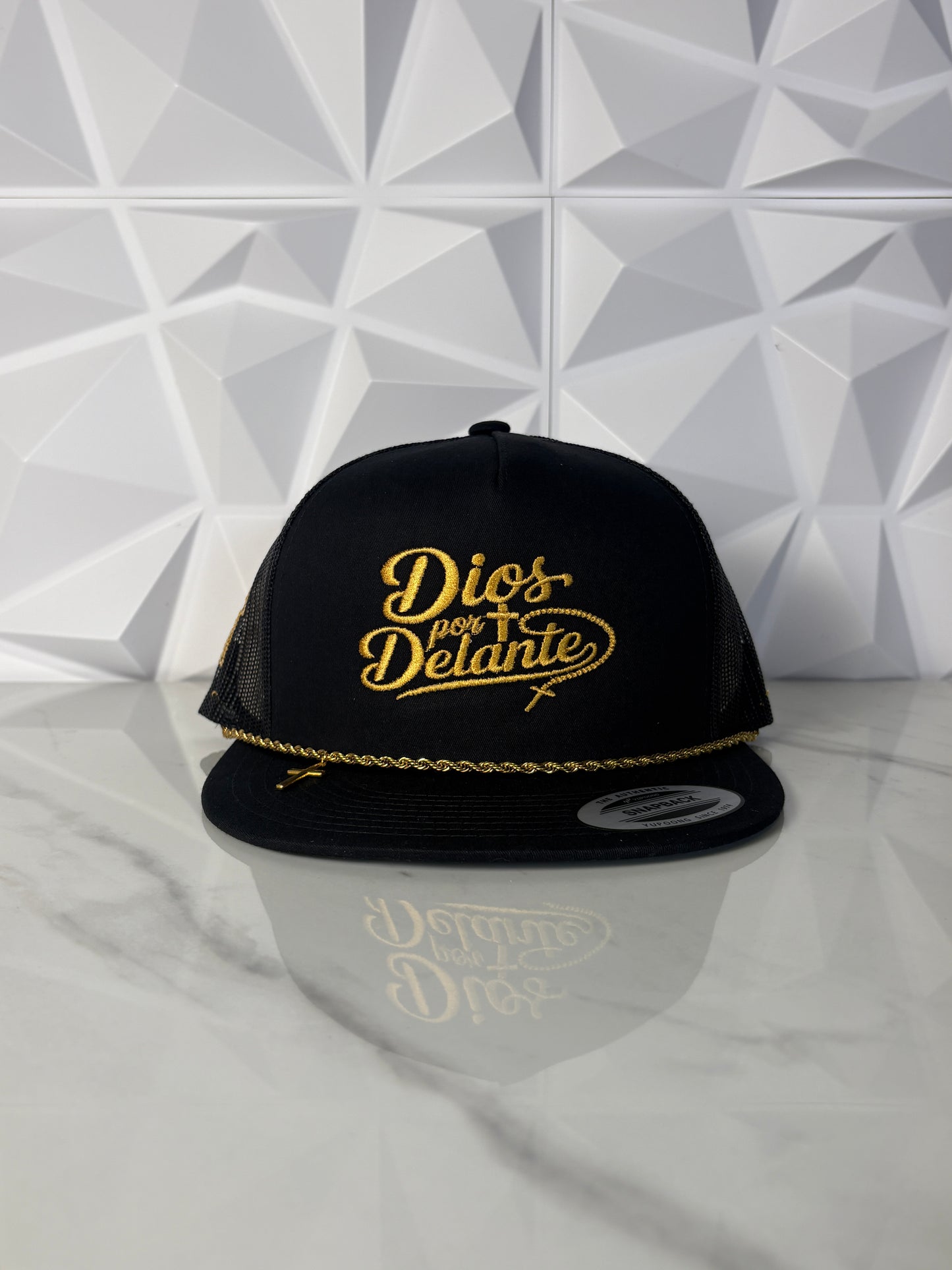 Dios Por Delante Gold Editon